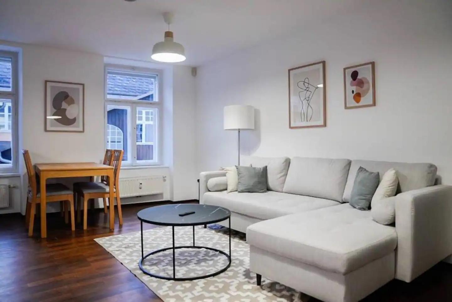 Authentic Austrian Flat In The South Of Vienna Apartman Mödlingi járás Kültér fotó